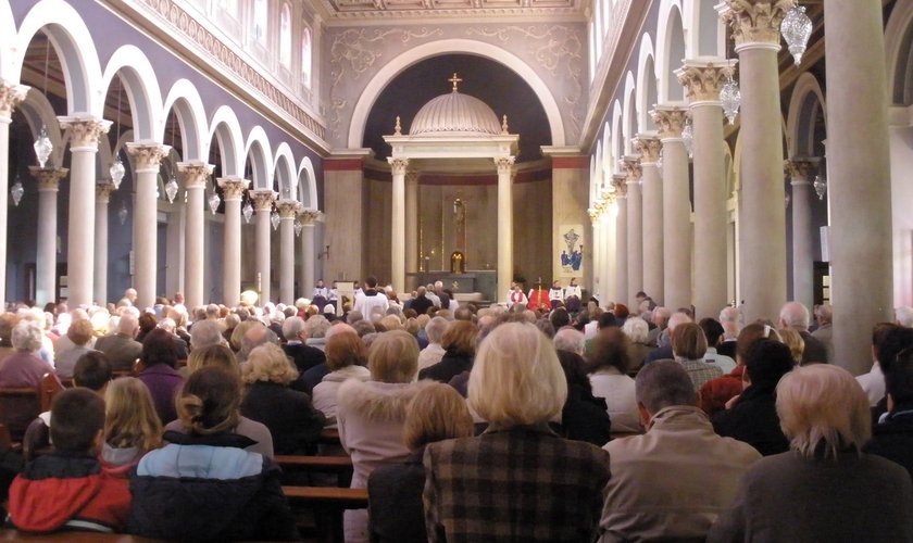 Depois de ataques terroristas, igrejas na Alemanha somam conversões em massa