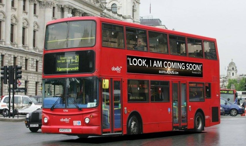 Cristãos usam ônibus, em Londres, para evangelismo no período da Páscoa