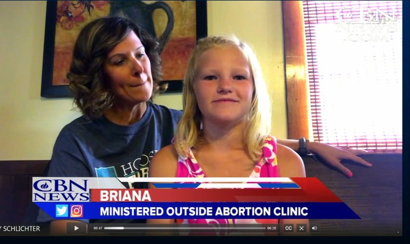 Menina evangeliza em clínica de aborto: “Deixe seu bebê viver e adorar a Deus”