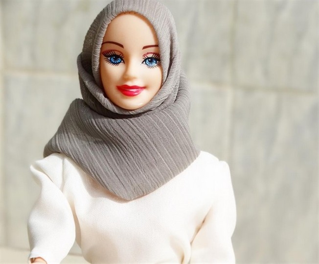 Barbie muçulmana fala trechos do Alcorão