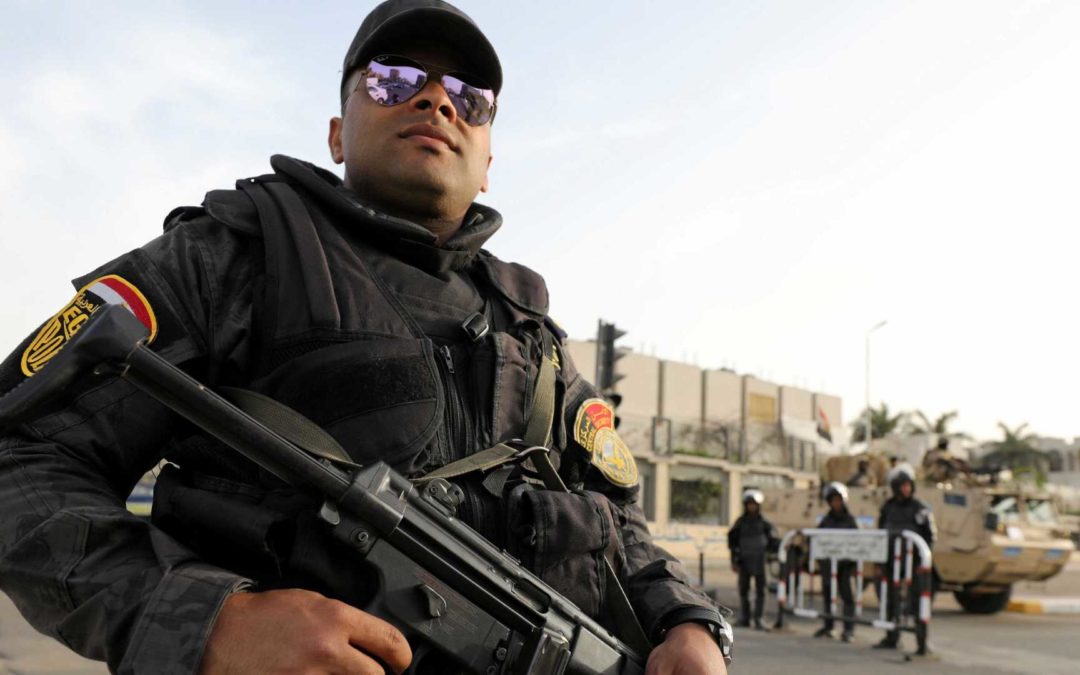 Egito convoca 230 mil policiais para segurança de igrejas no Natal