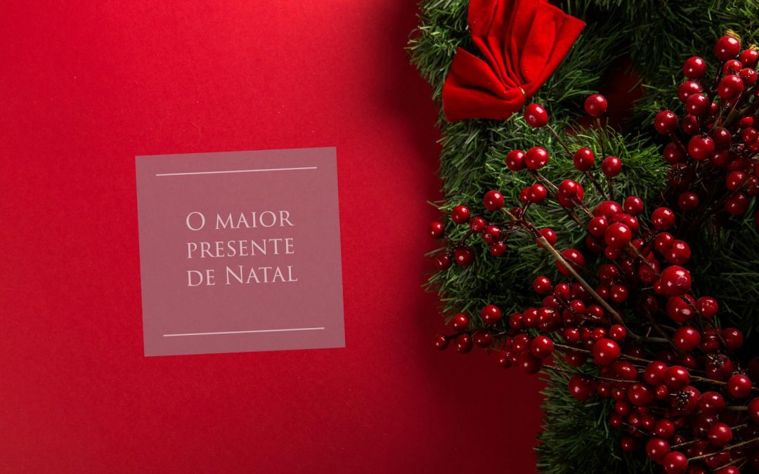 Ele ofereceu a si mesmo para morrer numa cruz; Feliz Natal!