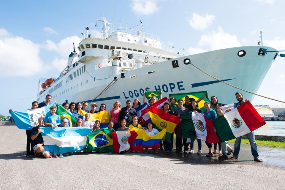 Navio com maior livraria flutuante do mundo volta ao Brasil; navio missionário Logos Hope visita cinco portos brasileiros